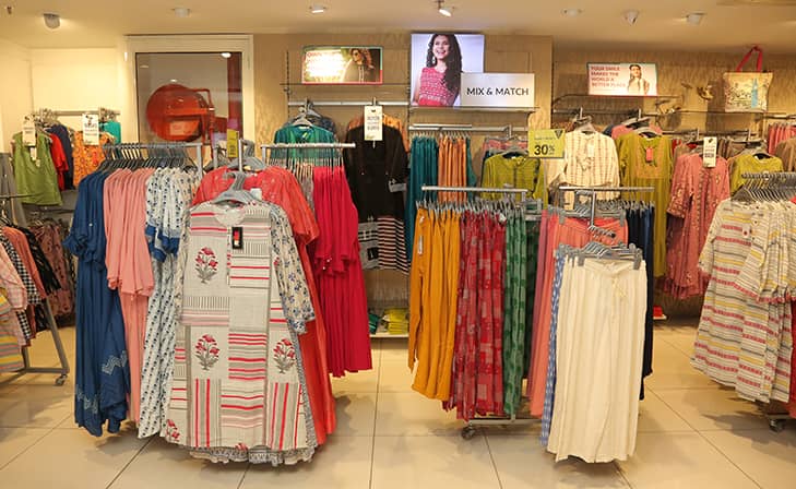 Max - Rajouri Garden Market, New Delhi