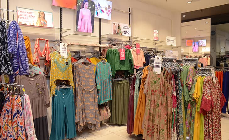 Max - Rajouri Garden Market, New Delhi