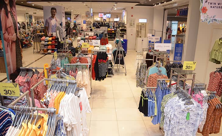 Max - Rajouri Garden Market, New Delhi