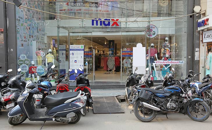 Max - Rajouri Garden Market, New Delhi