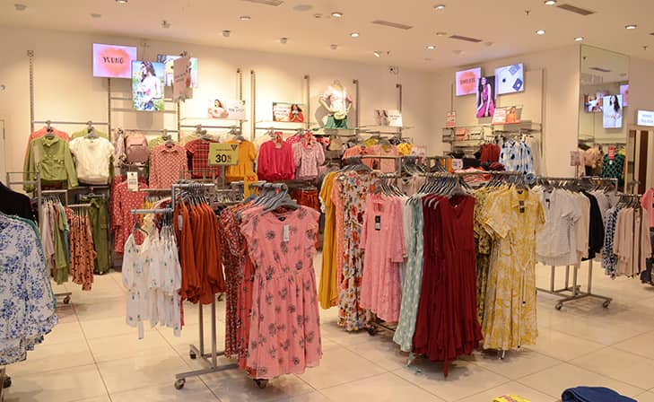 Max - Rajouri Garden Market, New Delhi