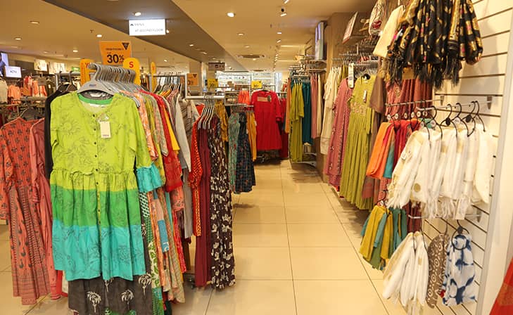 Max - Rajouri Garden Market, New Delhi