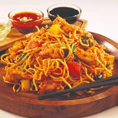 Veggie Noodles In Schezwan Sauce Regular