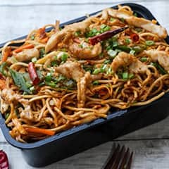 Chicken Noodles In Schezwan Sauce Regular