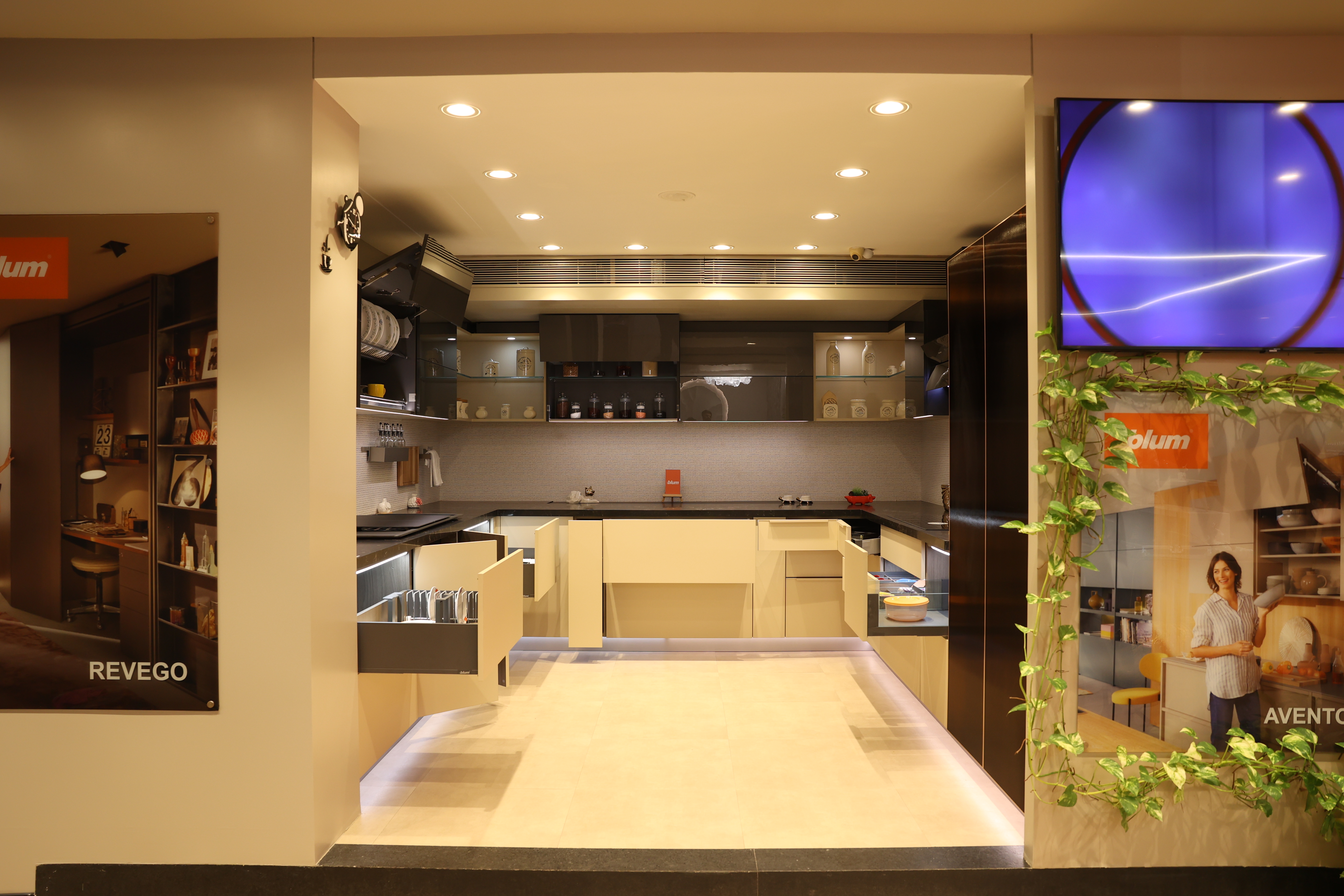 Blum - Worli Naka, Mumbai