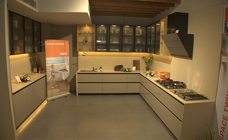 Blum - Kandivali West, Mumbai
