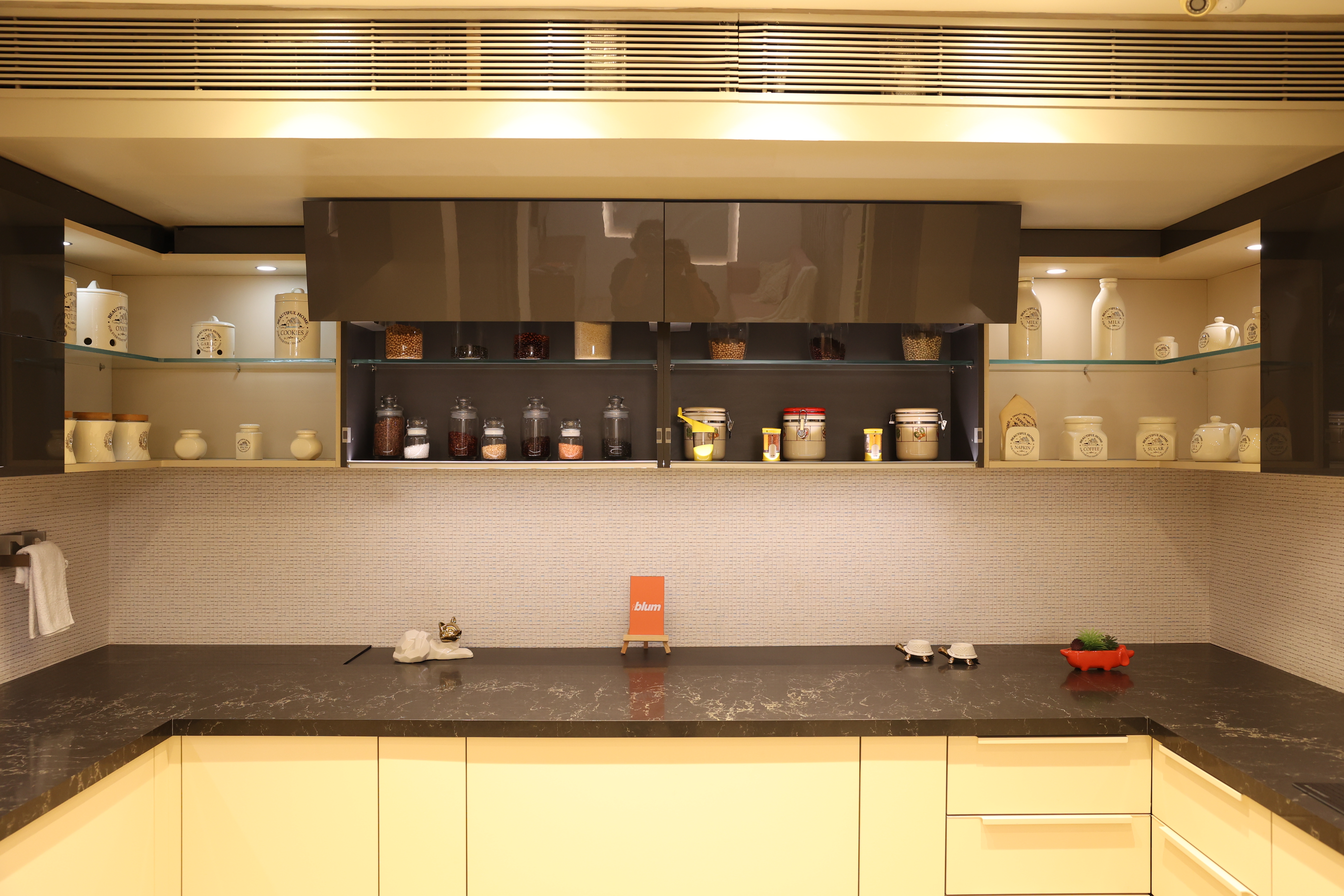 Blum - Worli Naka, Mumbai