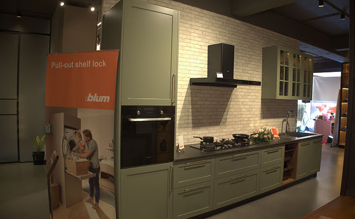Blum - Kandivali West, Mumbai