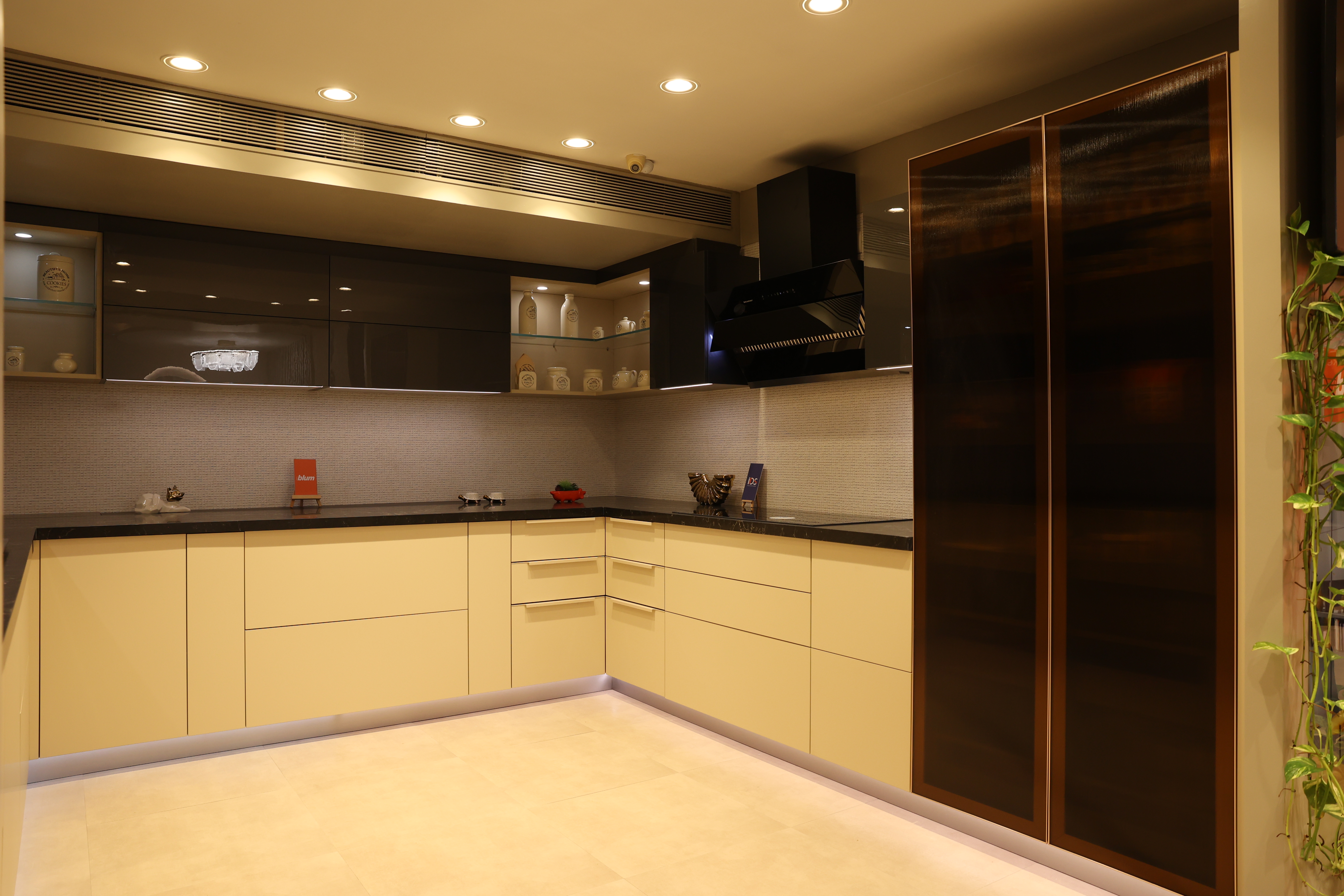 Blum - Worli Naka, Mumbai