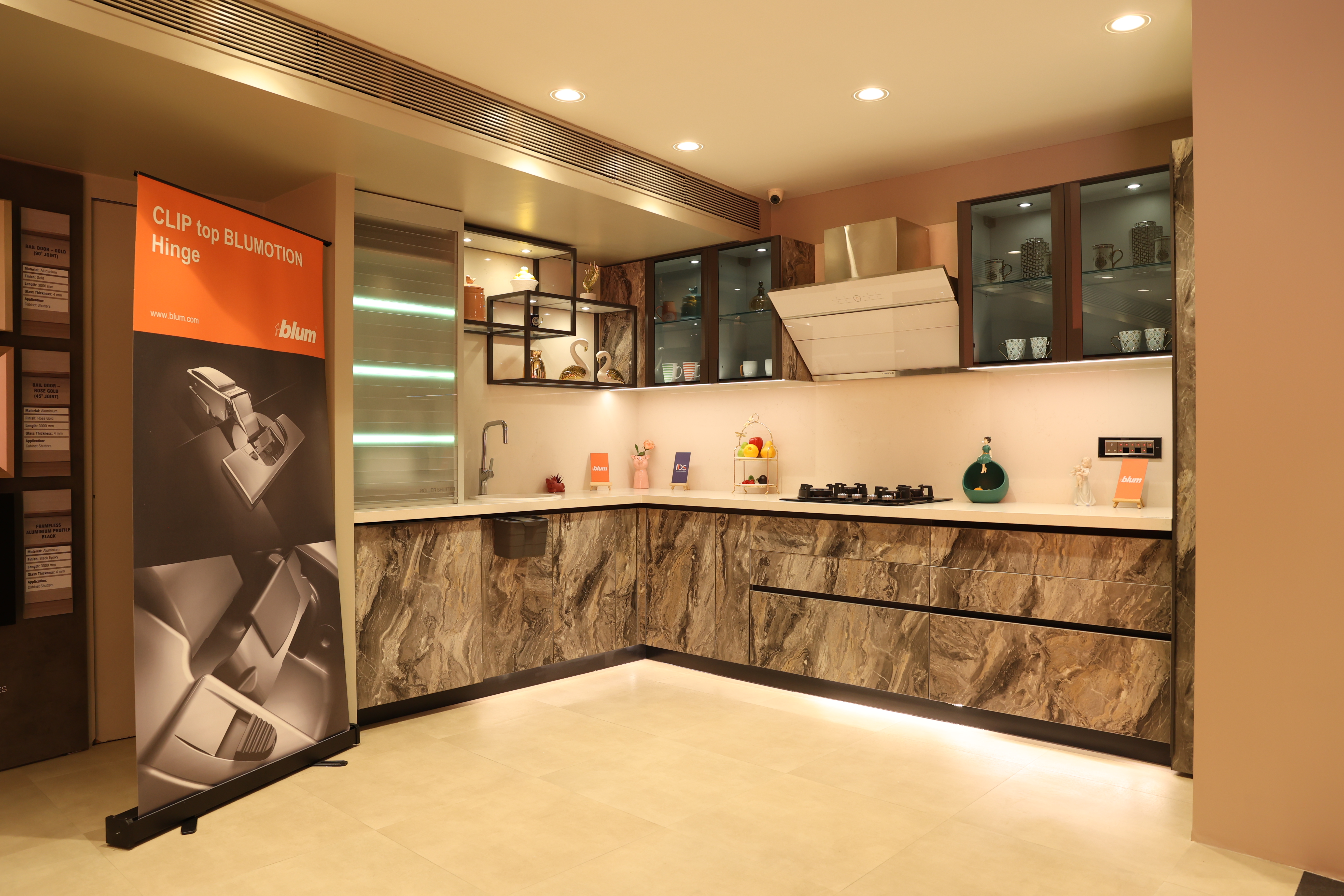 Blum - Worli Naka, Mumbai