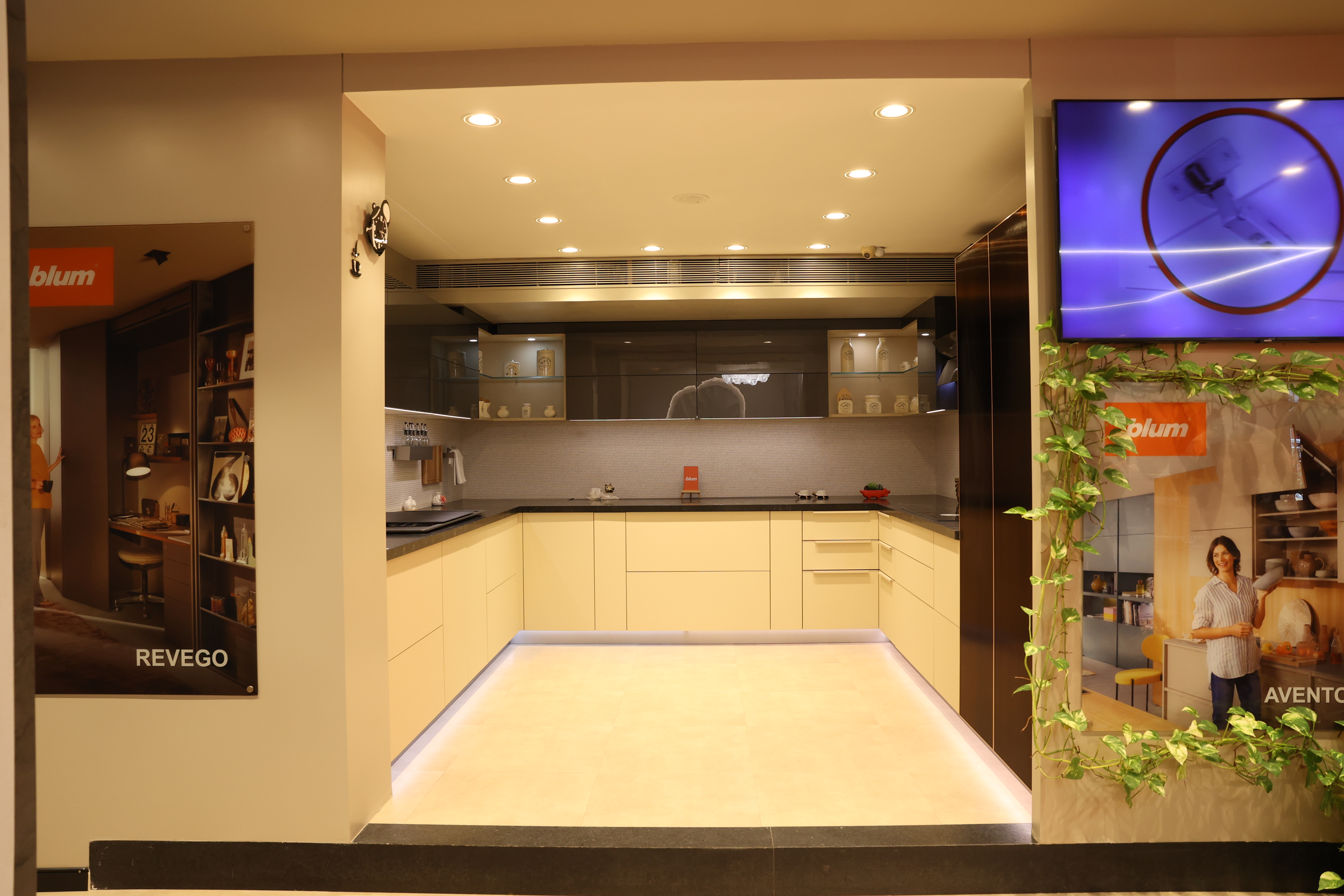 Blum - Worli Naka, Mumbai