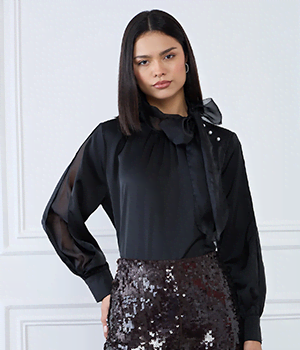 Women Black Solid Round Neck Top