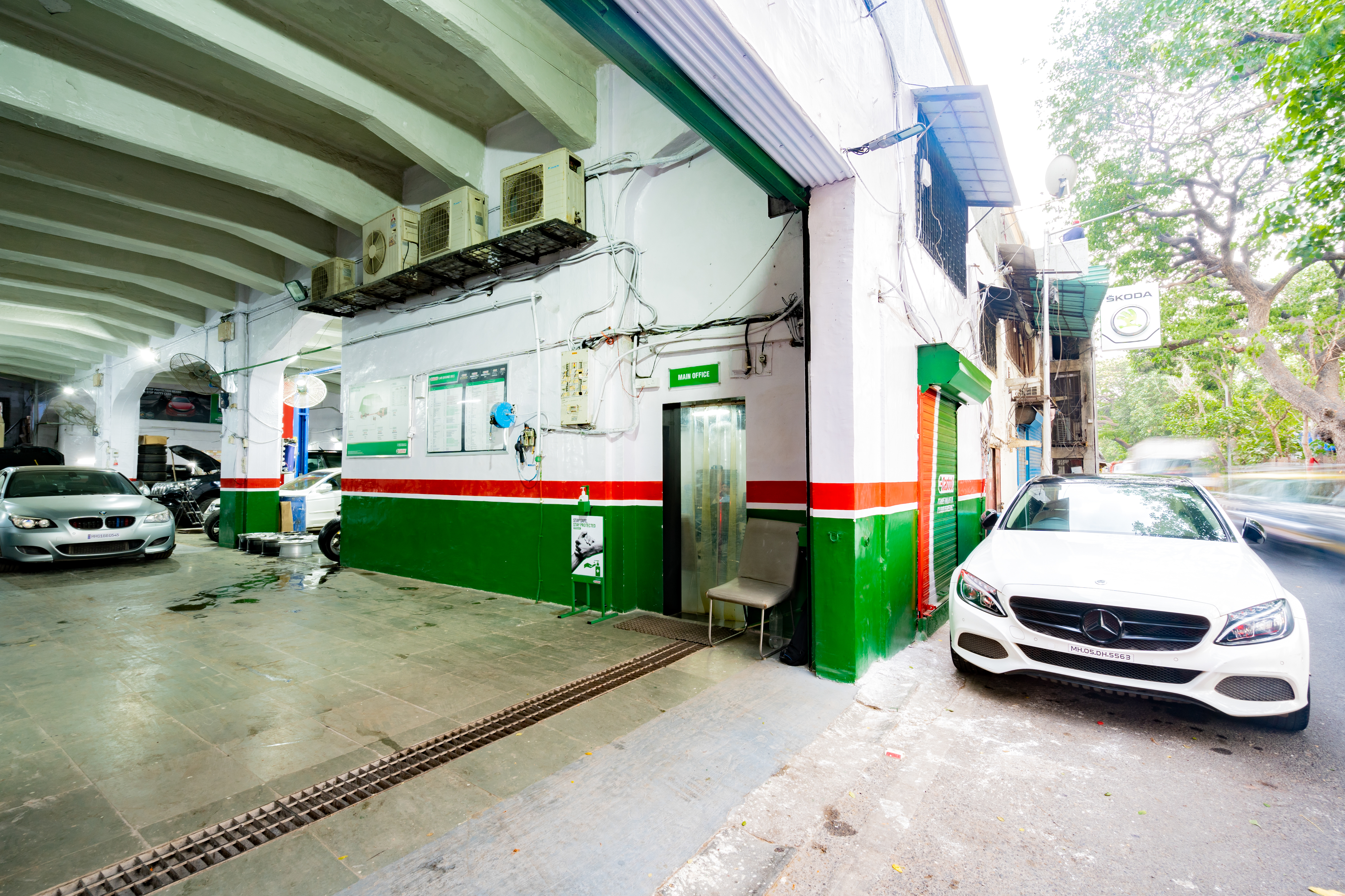 Castrol Auto Service - Lower E Moses Road, Mumbai