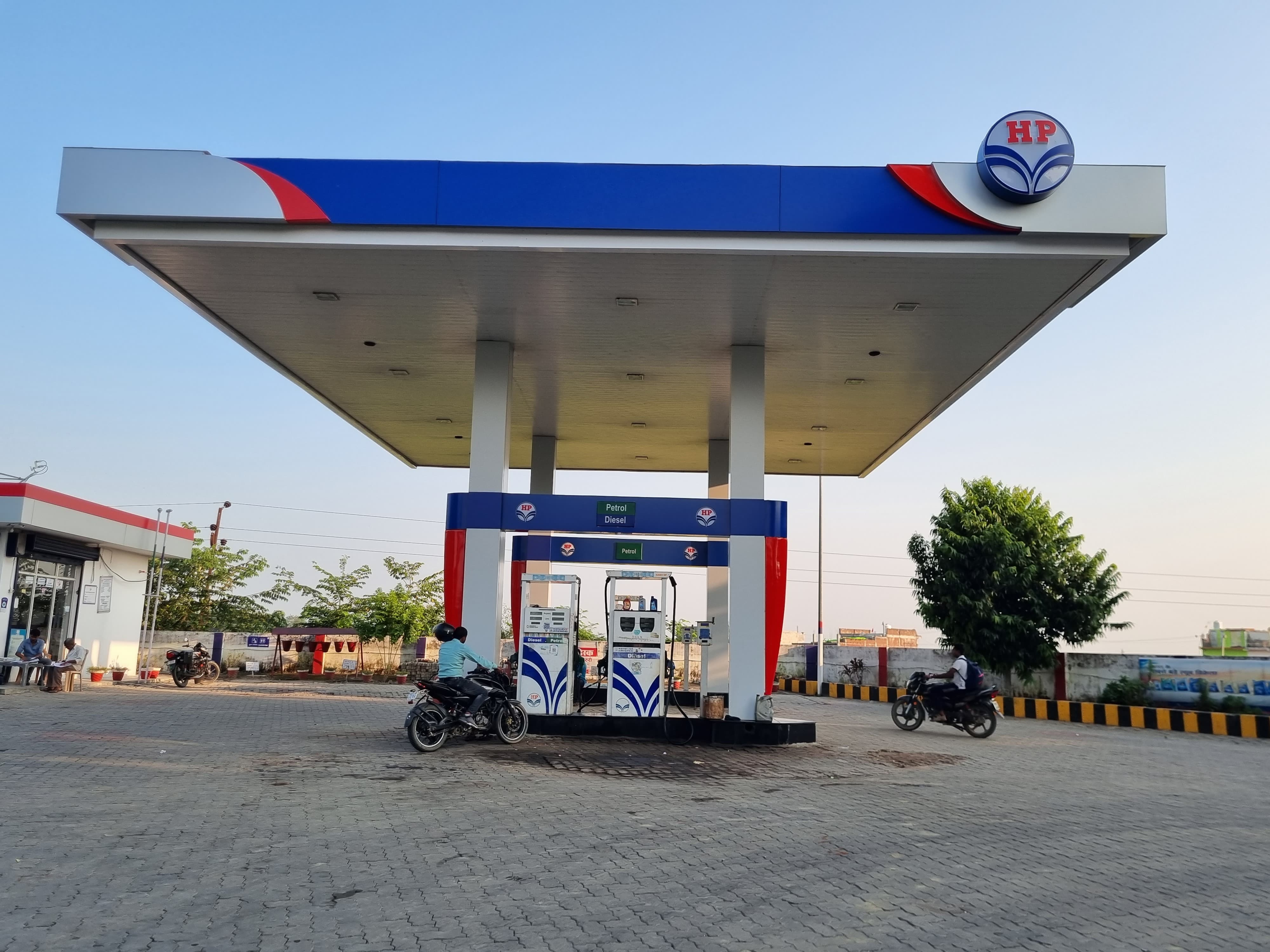 Hindustan Petroleum Corporation Limited - Dhnewa Dhanei, Maharajganj