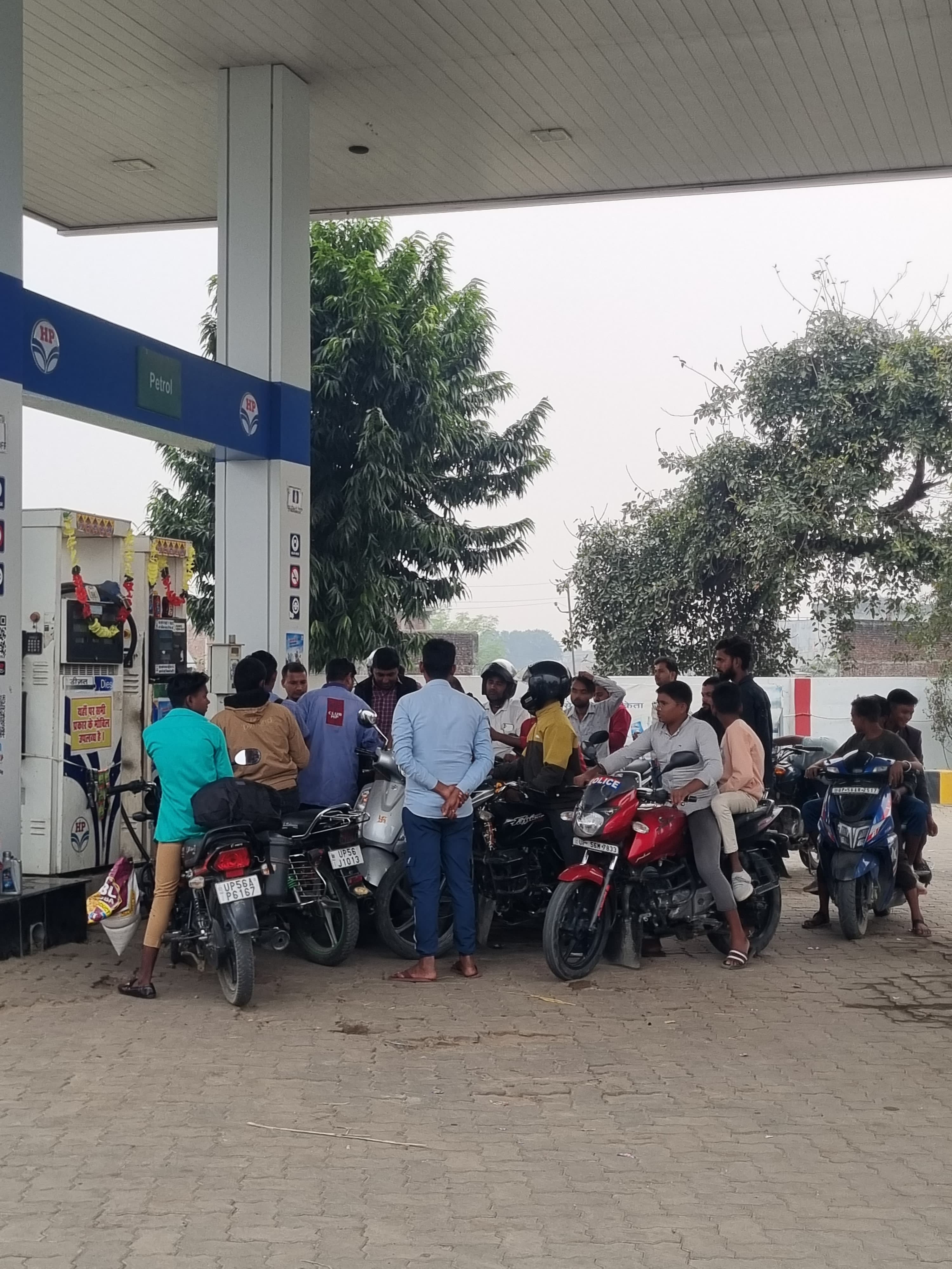 Hindustan Petroleum Corporation Limited - Dhnewa Dhanei, Maharajganj