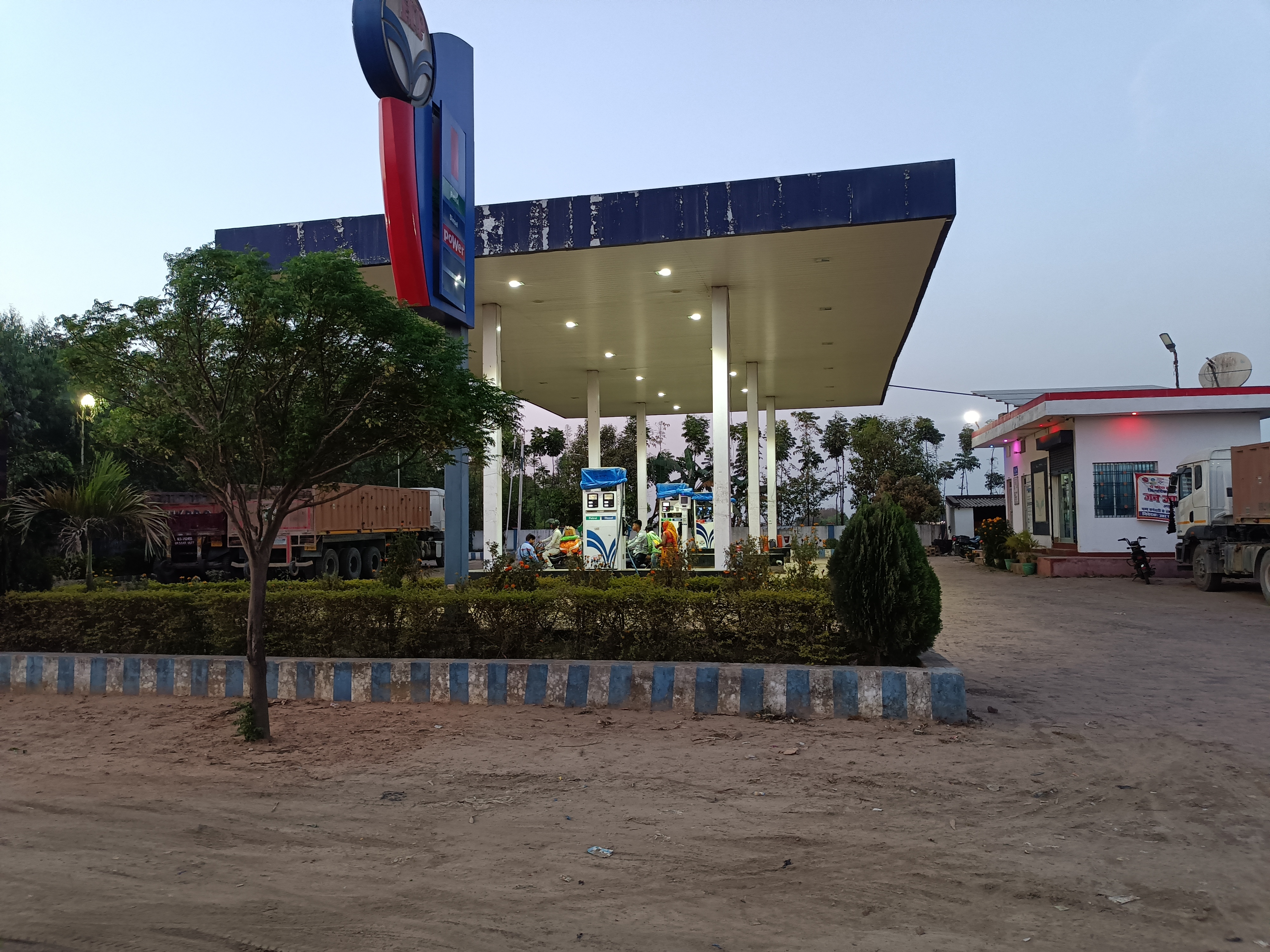 Hindustan Petroleum Corporation Limited - Harpur Tiwari, Maharajganj