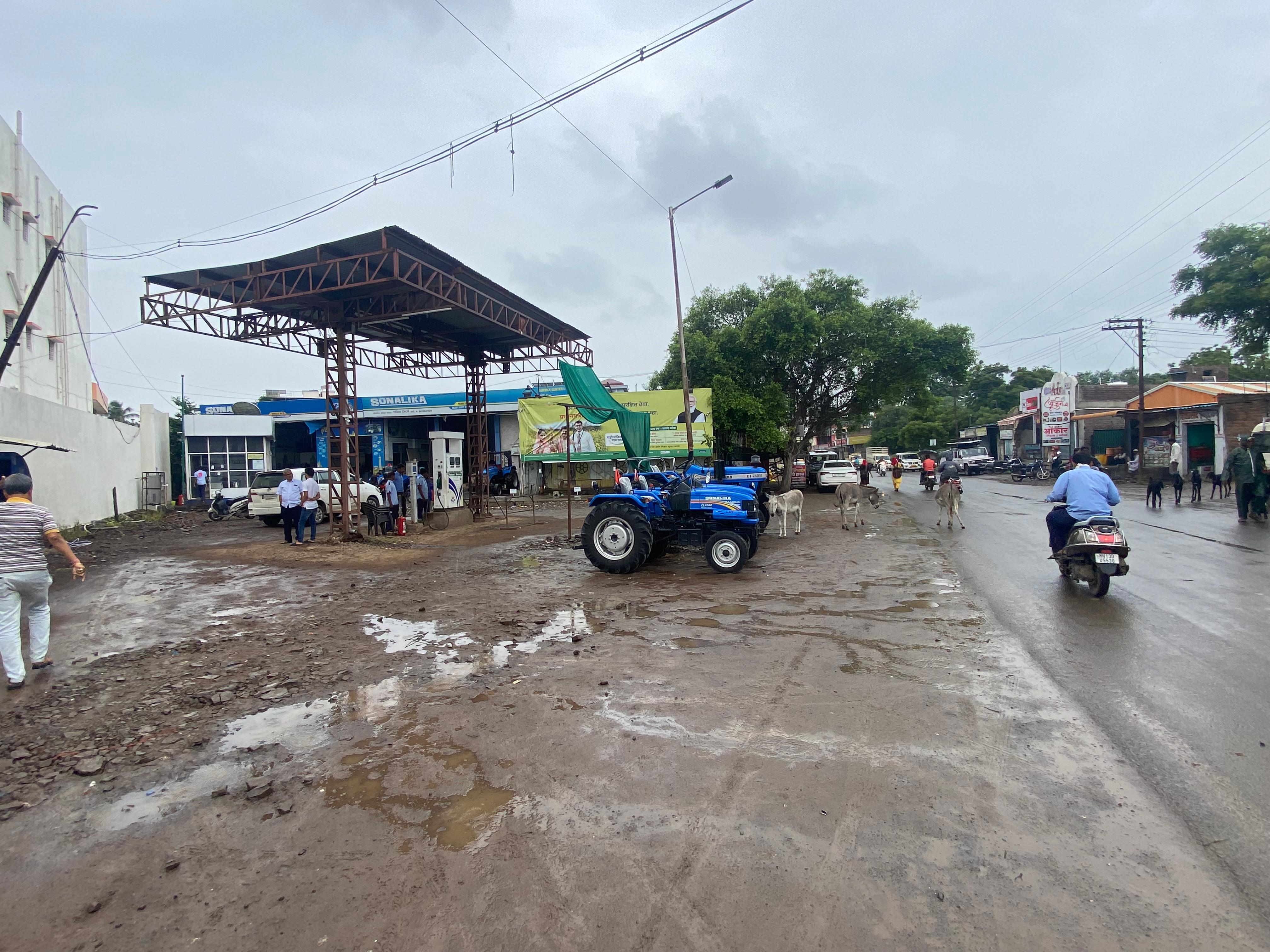 Hindustan Petroleum Corporation Limited - Yedeshi Solapur Road, Barshi