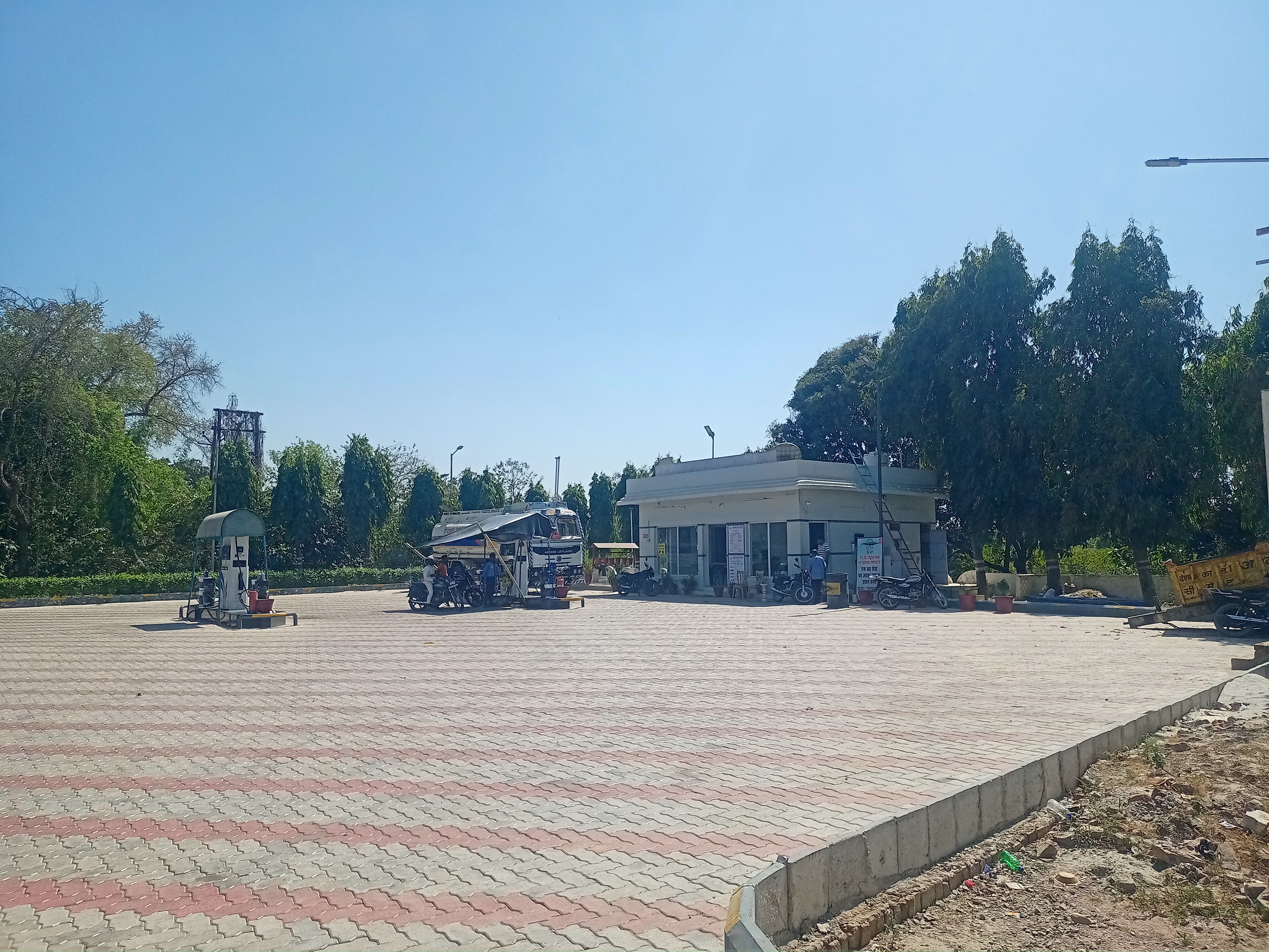 Hindustan Petroleum Corporation Limited - Bakshi Ka Talab, Lucknow