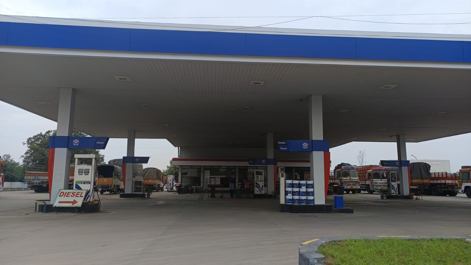 Hindustan Petroleum Corporation Limited - Bommaikuttaimedu, Namakkal