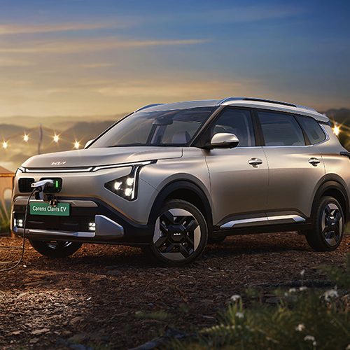 Carens Clavis EV is Indias first 7 seater EV with 490 km range 11,000 charging points across India, including 4,000 DC fast chargers. Built for the Indian way to move. Price starts at 17 99 000 Carens Clavis EV is Indias first 7 seater EV with 490 km range 11,000 charging points across India, including 4,000 DC f...